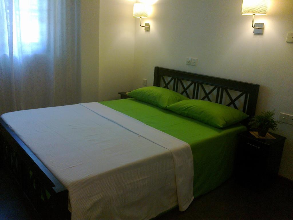 Rohan Villa Hikkaduwa Room photo
