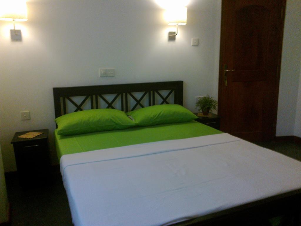 Rohan Villa Hikkaduwa Room photo